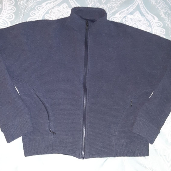 Lululemon Jacket 🖤🩶 - Picture 5 of 10